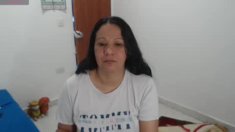laura_foxx2379 online show from February 4, 2026, 3:40 pm