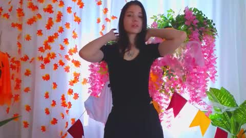 Snapshot of laura_halle chatting on November 8, 2025, 8:03 am laura online show from November 8, 2025, 8:03 am