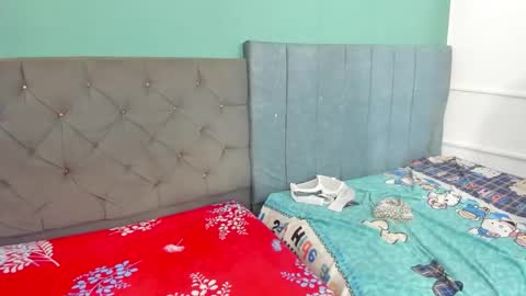 laura_hot03 online show from January 13, 2026, 2:11 pm