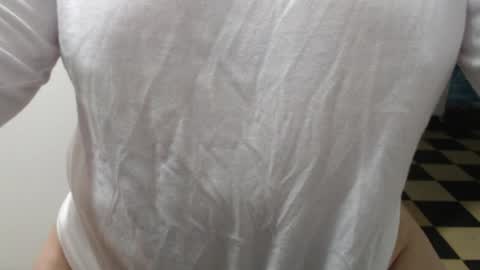  Laura  online show from April 7, 2026, 11:37 pm