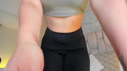 LauraIvy online show from April 1, 2026, 1:41 pm