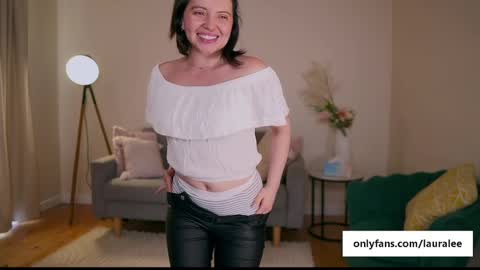 Laura Lee. online show from February 20, 2025, 5:44 am