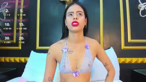 L A U R A online show from November 22, 2025, 12:15 pm