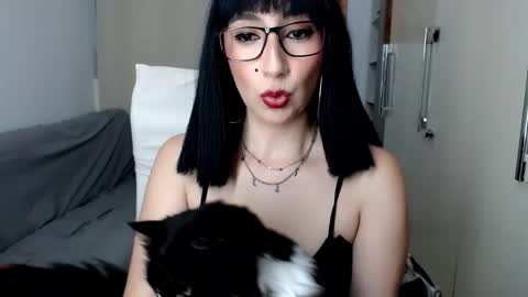 Laura online show from October 14, 2025, 10:54 pm