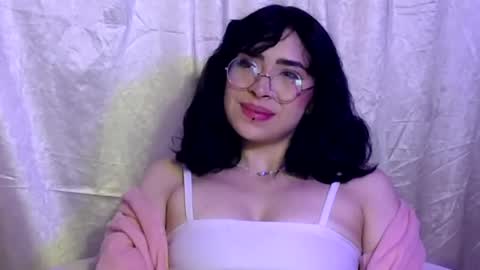 laura_pink01 online show from March 8, 2025, 3:39 am