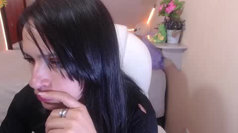 Snapshot of laura_pink22 chatting on December 10, 2024, 1:32 am Laura Pink online show from December 10, 2024, 1:32 am