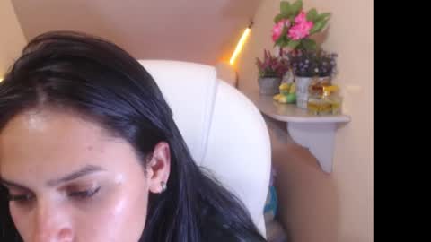 Snapshot of laura_pink22 chatting on December 22, 2024, 1:23 am Laura Pink online show from December 22, 2024, 1:23 am