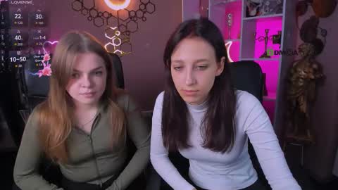 laura_queen_ online show from October 8, 2025, 7:44 pm