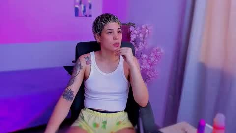 Laura Rose online show from December 1, 2025, 5:40 pm