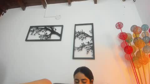 LAURA SOE online show from March 8, 2025, 8:03 pm