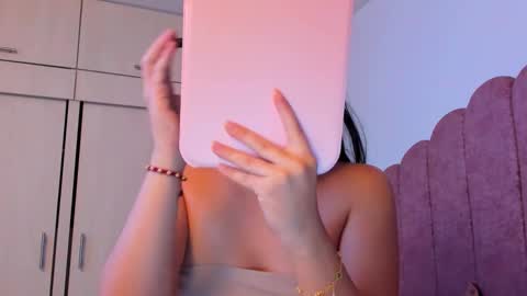 LAURA SOE online show from November 6, 2025, 11:26 pm