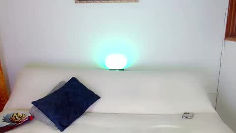 Laura online show from March 9, 2025, 2:39 am