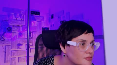 lauradavidsons online show from November 7, 2025, 6:41 pm