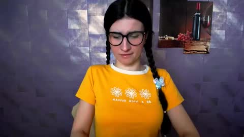 Snapshot of lauradre_ chatting on February 15, 2026, 8:24 am Laura online show from February 15, 2026, 8:24 am