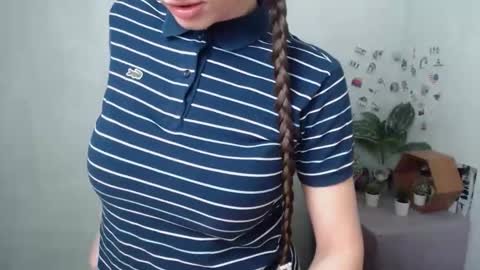 Snapshot of lauradre_ chatting on March 1, 2026, 9:00 am Laura online show from March 1, 2026, 9:00 am