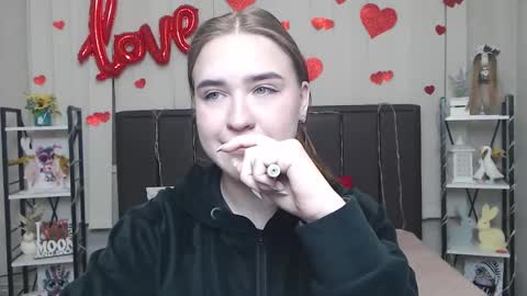 LauraHlot online show from February 15, 2026, 6:04 pm