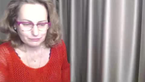 Lauraoven1 online show from January 7, 2025, 6:56 pm
