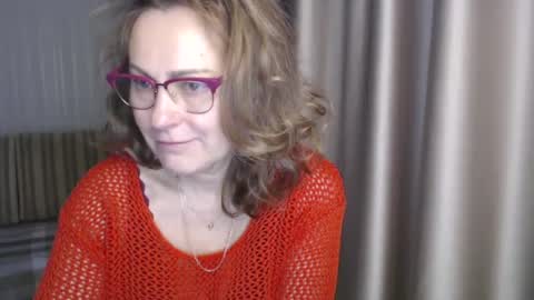 Lauraoven1 online show from January 8, 2025, 8:27 am