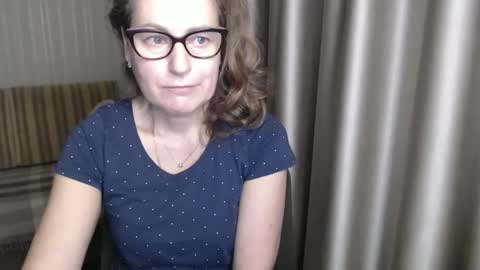 Lauraoven1 online show from January 17, 2025, 4:36 pm