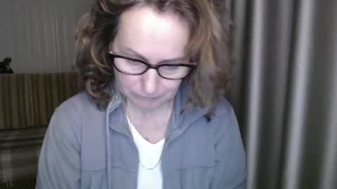 Lauraoven1 online show from February 5, 2025, 4:58 pm