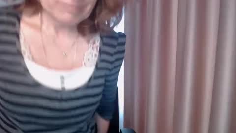 Lauraoven1 online show from February 14, 2025, 8:31 am