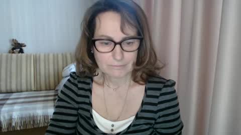 Lauraoven1 online show from February 21, 2025, 8:51 am