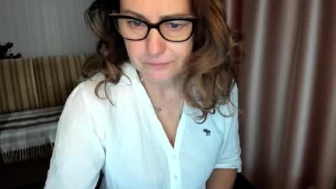 Lauraoven1 online show from December 15, 2025, 10:30 am