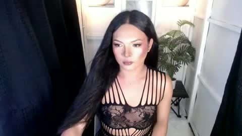 laurasaintxxx online show from July 1, 2026, 2:02 am