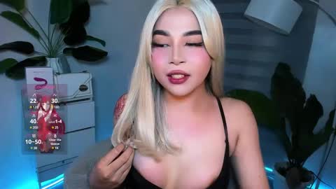 Snapshot of laurasinclair chatting on March 5, 2025, 10:55 am Your sweet Laura online show from March 5, 2025, 10:55 am