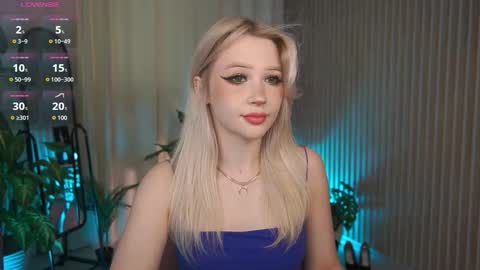  Laura  online show from September 12, 2025, 5:40 am