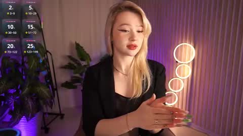  Laura  online show from October 17, 2025, 6:05 am