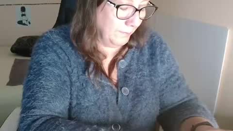 laureanne online show from December 7, 2024, 12:45 pm