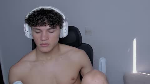 Laureent online show from October 26, 2025, 6:14 pm