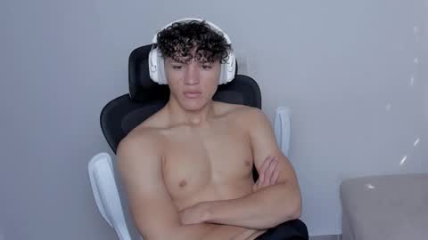 Laureent online show from October 28, 2025, 7:27 pm