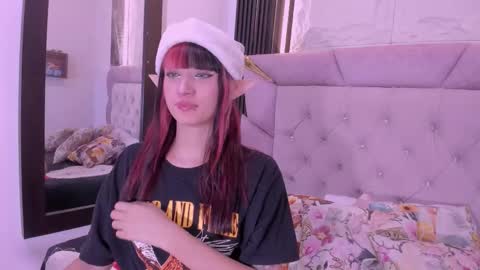 Laurem online show from December 22, 2025, 7:55 pm