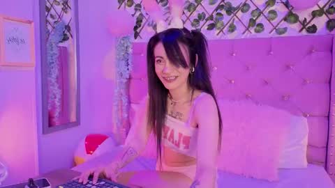 Lauren evans9 online show from November 12, 2025, 4:57 am