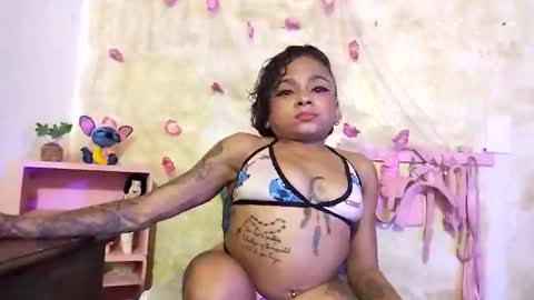 Snapshot of lauren_hills7069 chatting on January 14, 2025, 4:15 am Lauren online show from January 14, 2025, 4:15 am