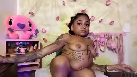 Snapshot of lauren_hills7069 chatting on February 1, 2025, 6:43 am Lauren online show from February 1, 2025, 6:43 am