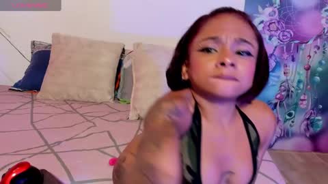 Snapshot of lauren_hills7069 chatting on March 7, 2025, 3:40 am Lauren online show from March 7, 2025, 3:40 am