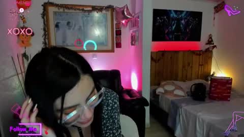 Lauren online show from March 9, 2025, 6:39 am