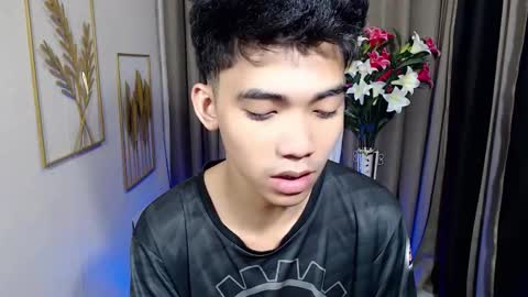 laurence_cuttieguyhere online show from March 23, 2026, 6:12 pm