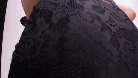 laurendpink online show from April 10, 2026, 2:22 pm