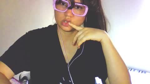 Snapshot of laurengirls1 chatting on March 10, 2026, 5:18 pm onlyfan laureng7 - 7 laureng2 online show from March 10, 2026, 5:18 pm