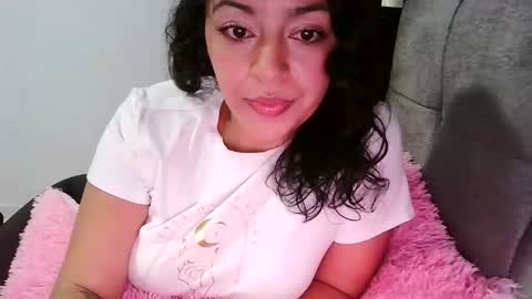 laurenhot94 online show from December 5, 2025, 7:10 pm