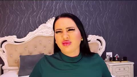 Snapshot of laurenjenssen chatting on September 13, 2025, 8:25 am Laura online show from September 13, 2025, 8:25 am