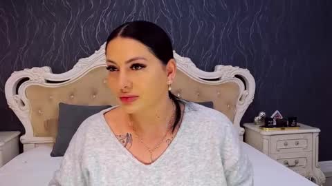 Snapshot of laurenjenssen chatting on November 6, 2025, 9:43 am Laura online show from November 6, 2025, 9:43 am