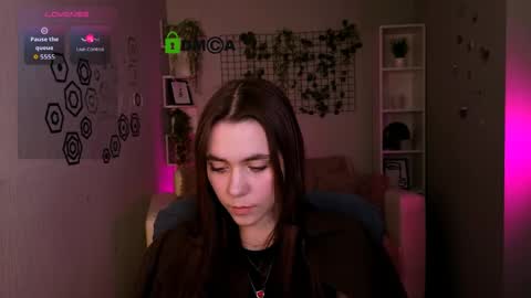 Laure online show from May 15, 2026, 9:27 am