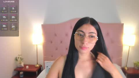 Snapshot of laurenn_smitth chatting on February 15, 2025, 12:33 pm laurenn_smitth online show from February 15, 2025, 12:33 pm