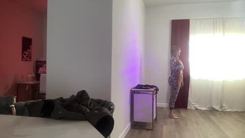 Snapshot of laurenphillips chatting on January 27, 2025, 10:06 pm Lauren Phillips online show from January 27, 2025, 10:06 pm