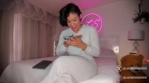 Lauren Saenz online show from March 7, 2025, 12:12 pm